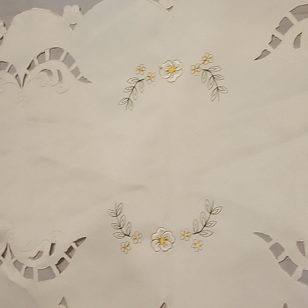 Table runner - Picture 3 of 5